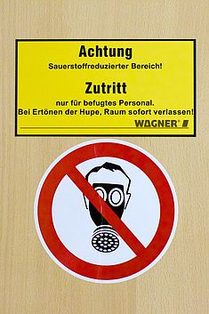 Schild-Achtung! Sauerstoffreduzierter Bereich @ HTW Berlin